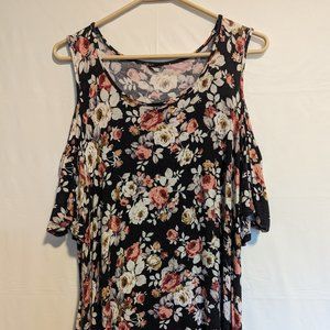 Cold shoulder top. Large. Black with flower print